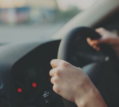 Những  “ẩn họa lơ lửng” trong ô tô của bạn và cách khử mùi ô tô